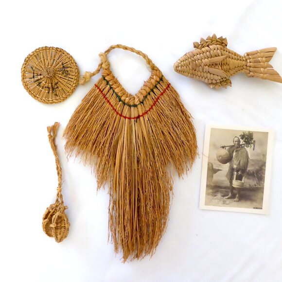 Japan Other - VINTAGE TRADITIONAL JAPAN MINIATURE CAPE HAT SHOES HAND CRAFTED WEAVED ORNAMENTS